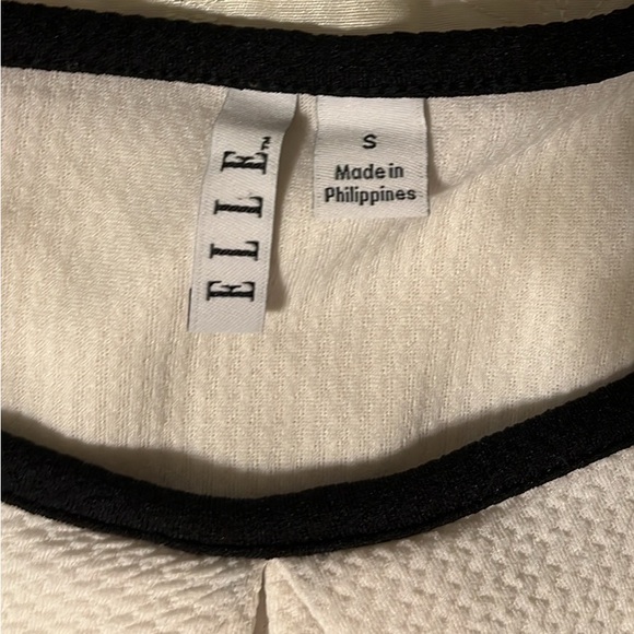 *3 for $15 Women’s size small blouses bundle - Picture 6 of 7